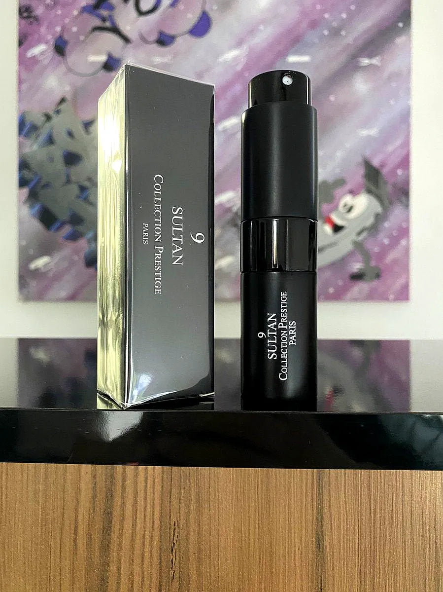 Elegante Flasche von Collection Prestige - Sultan - Eau de Parfum Mixte mit goldenen Akzenten und luxuriösem Design.